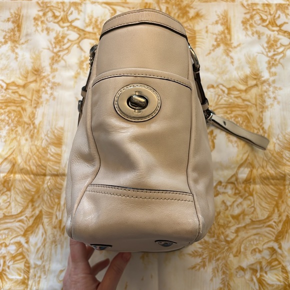COACH | Ivory 1941 shoulder bag, silver toned hardware‎ - Picture 4 of 12